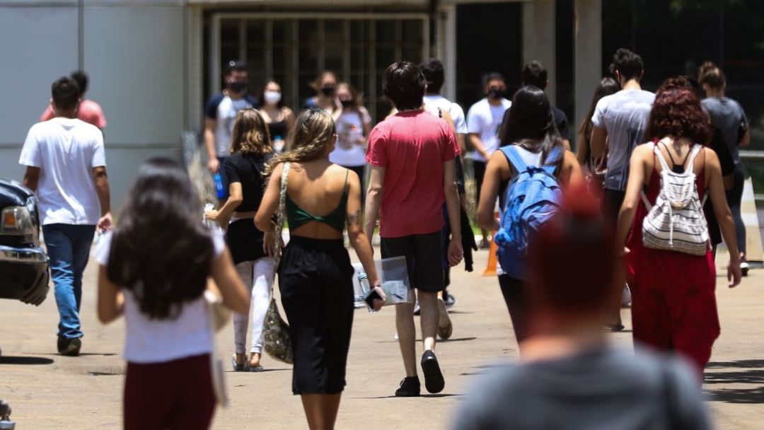 Prazo para matr&iacute;culas na 1&ordf; chamada termina amanh&atilde;