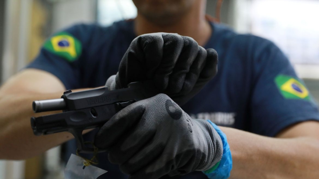 Senado adia vota&ccedil;&atilde;o de projeto que flexibiliza uso de armas de fogo