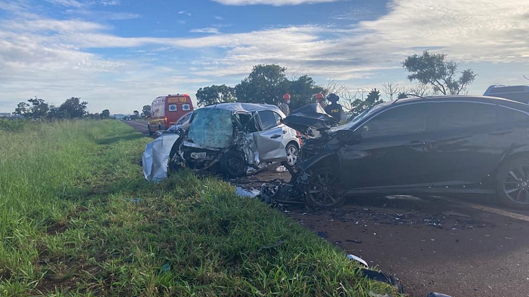 Na colis&atilde;o entre Honda Civic e Nissan 3 pessoas morreram na BR-060