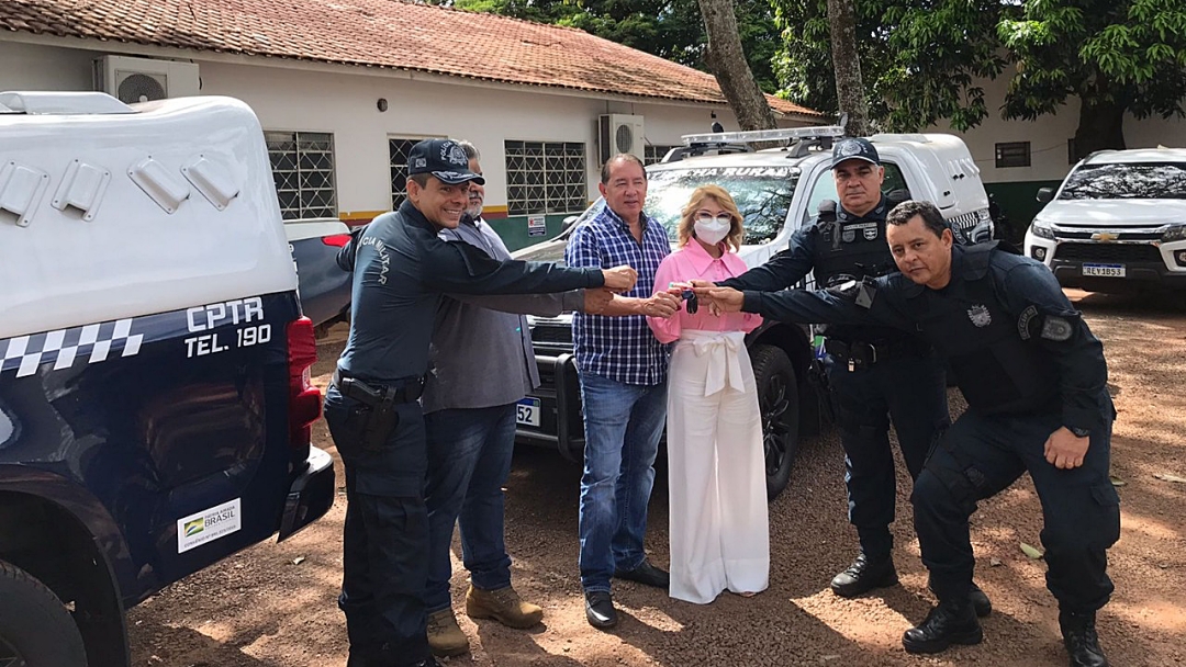 Prefeita participa da entrega de viaturas e chegada do refor&ccedil;o do efetivo da PM