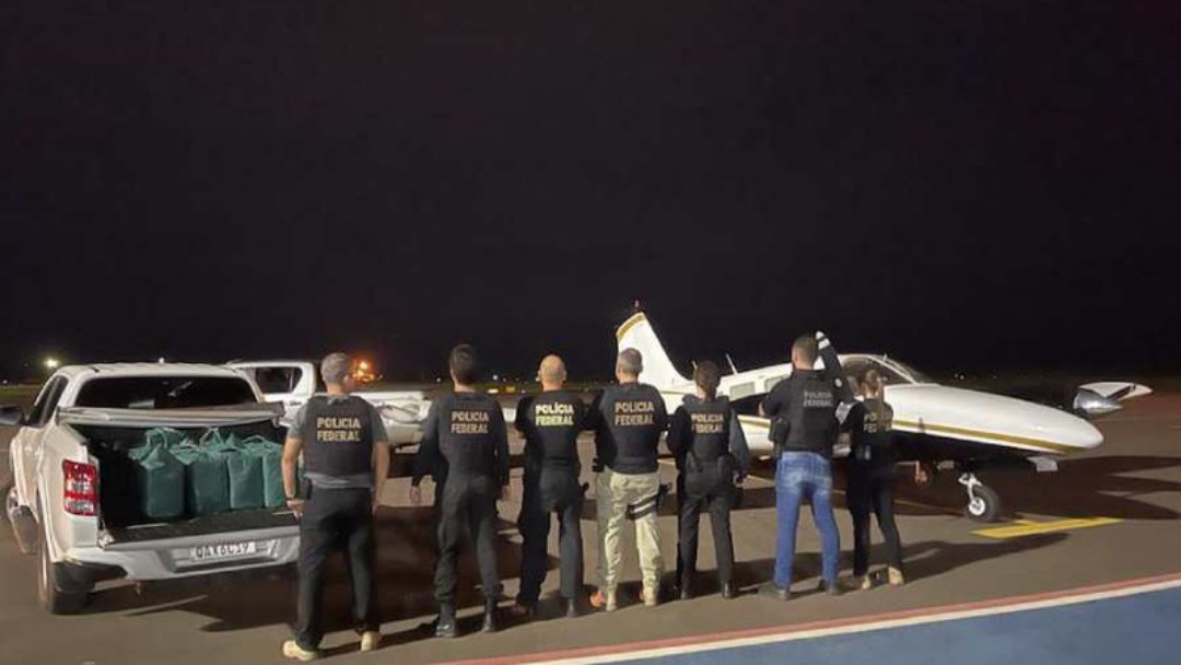 FAB e PF interceptam avi&atilde;o com 465 kg de coca&iacute;na 