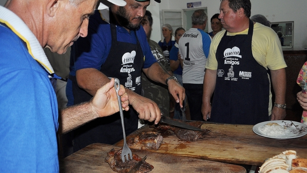 Ingressos est&atilde;o &agrave; venda para almo&ccedil;o dan&ccedil;ante da Comitiva dos Amigos no dia 03