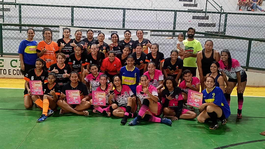 Gin&aacute;sio Oleg&aacute;rio recebeu equipes femininas no 1&deg; Quadrangular de Futsal