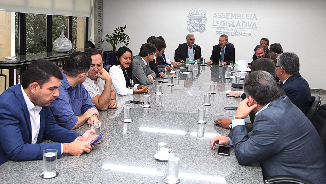 Ação garante R$ 28,6 mi em emendas para Saúde e Educação aos municípios