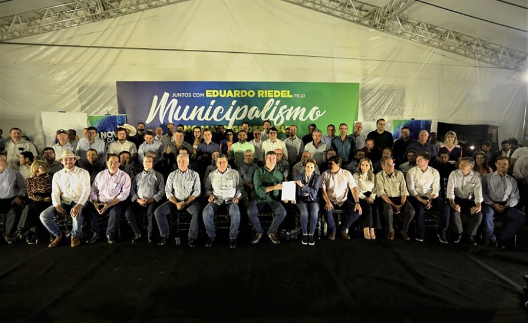 Durante reunião, 71 prefeitos assinam carta de apoio à pré-candidatura de Riedel