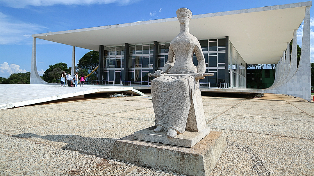 Cinco projetos pretendem anular decreto de Bolsonaro que extinguiu penas de Daniel Silveira