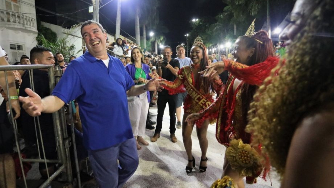 Riedel participa do Carnaval em Corumbá e destaca parcerias que beneficiam o Pantanal