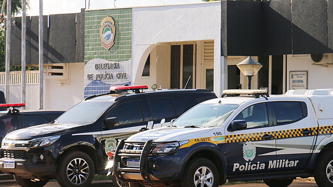 Com ajuda de vizinhos, comerciantes prendem rapaz que arrombou mercados no Cap&atilde;o Seco