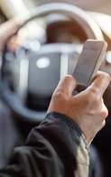 Campanha Maio Amarelo visa frear aumento do uso do celular ao volante