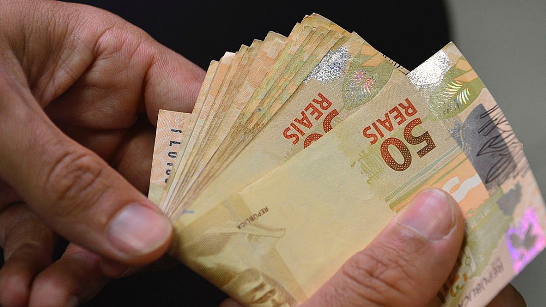 Segurados com NIS finais 4 e 9 recebem primeira parcela do 13&ordm; 