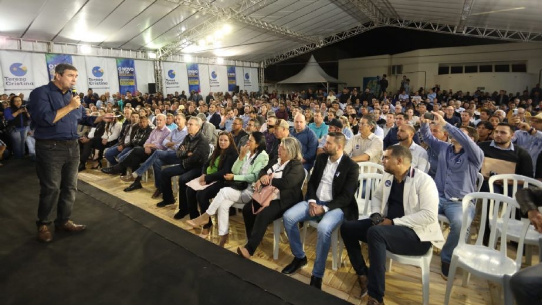 Ato em apoio a Riedel reúne 500 vereadores dos 79 municípios do Estado na Capital