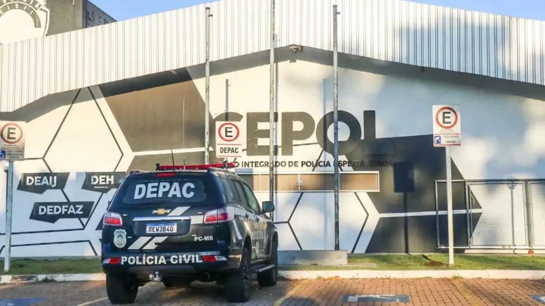 Ao desconfiar de falso frete, caminhoneiro luta com bandidos e &eacute; baleado