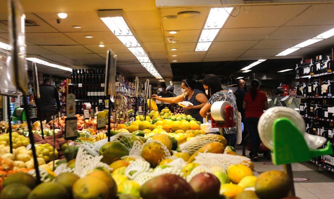 Infla&ccedil;&atilde;o oficial fica em 1,06% em abril, diz IBGE