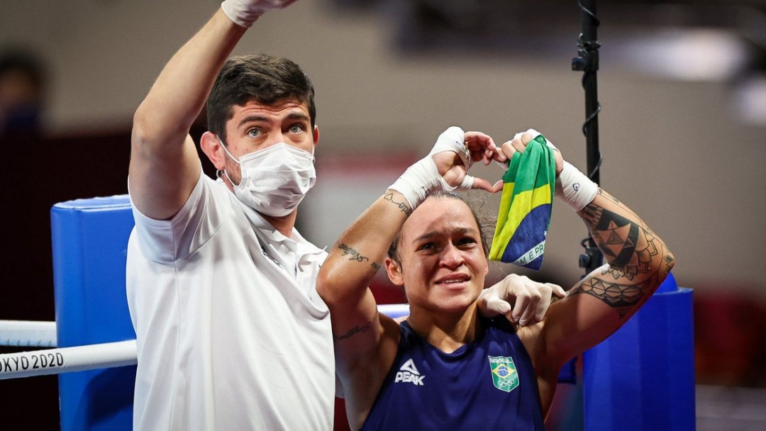 Bia Ferreira volta a vencer e avan&ccedil;a &agrave;s quartas do Mundial de Boxe