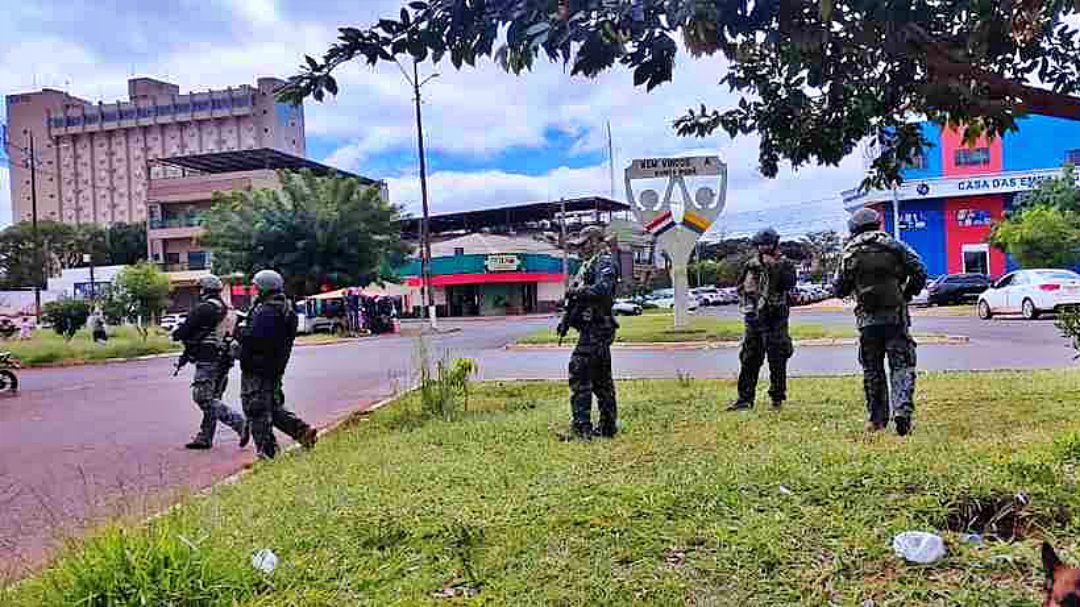Fronteira segue com refor&ccedil;o policial, ap&oacute;s quarto dia do ataque a prefeito