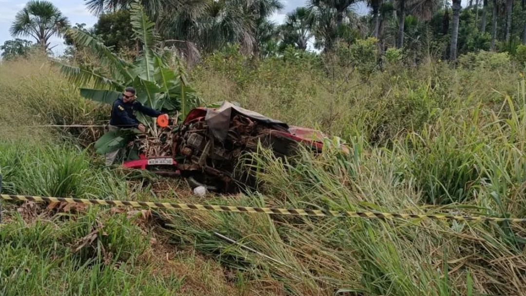 Homem morre ao bater em caminh&atilde;o em anel vi&aacute;rio 
