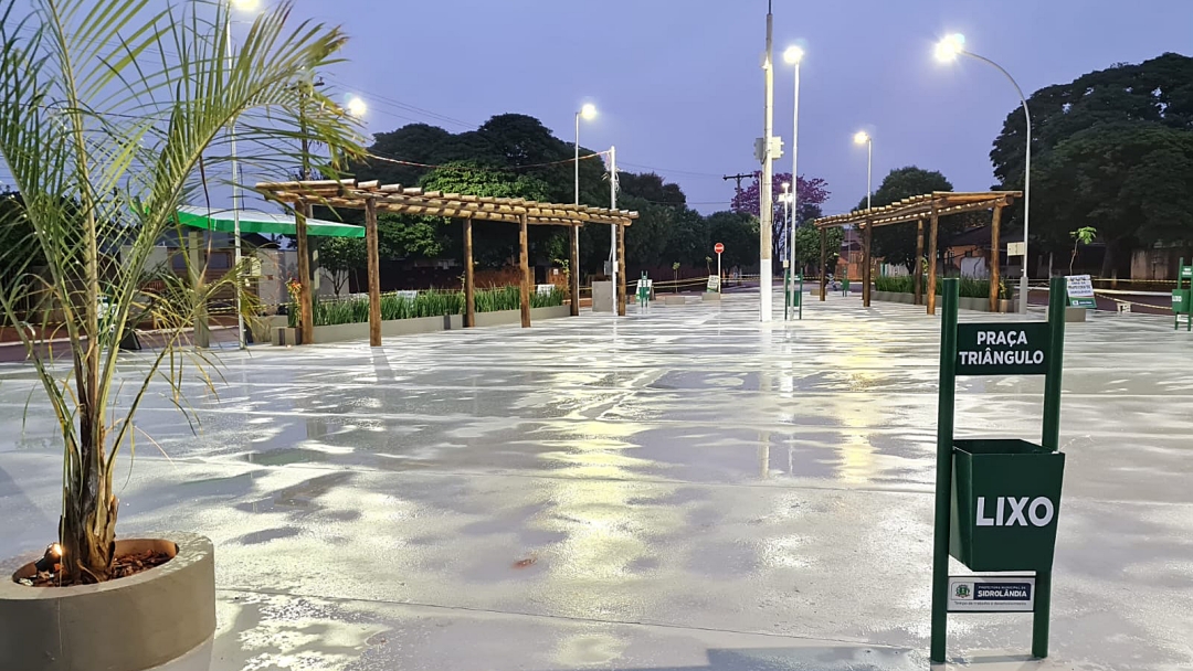 Pra&ccedil;a Tri&acirc;ngulo &eacute; reinaugurada hoje com show de Bat&ocirc; e Cleber