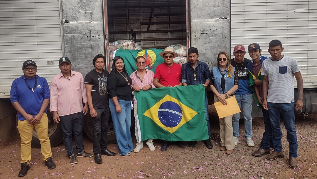 Prefeitura entrega 700 cobertores &agrave;s aldeias; e 1998 cestas em parceria com a Funai