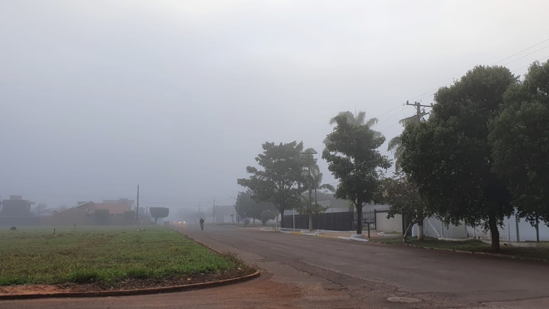 Sidrol&acirc;ndia amanhece com neblina e temperatura fica amena