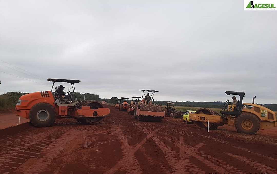 Obra de asfalto no Cap&atilde;o Seco segue em v&aacute;rias frentes de trabalho