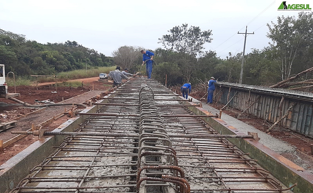 Obra de asfalto no Cap&atilde;o Seco segue em v&aacute;rias frentes de trabalho