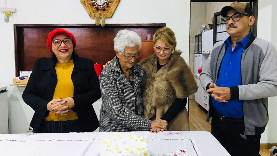 No dia em que comemora os 106 anos, dona Odete &eacute; homenageada com trilha sonora de m&uacute;sica cl&aacute;ssica