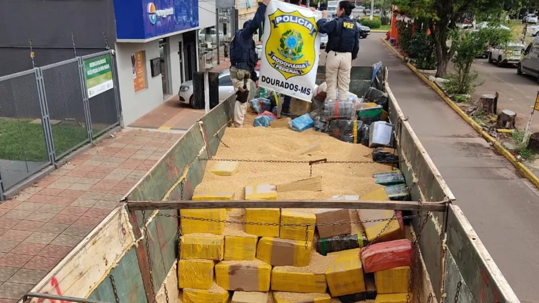 PRF apreende 16 toneladas de maconha, recorde do ano no Brasil