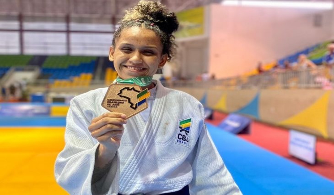 Al&eacute;xia Nascimento vence a n&uacute;mero um do ranking nacional e conquista o penta no brasileiro de jud&ocirc;