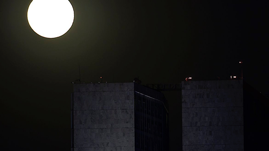 Superlua ser&aacute; vis&iacute;vel na noite desta ter&ccedil;a-feira