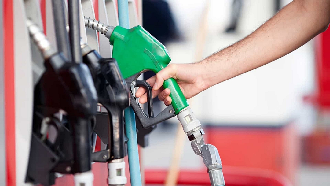 Reajuste nos pre&ccedil;os da gasolina e do diesel para distribuidoras entra em vigor