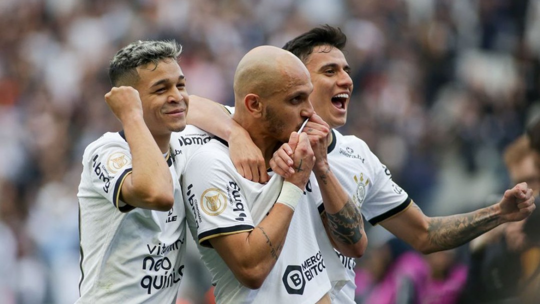  Corinthians vence Goi&aacute;s e empata em pontos com l&iacute;der Palmeiras