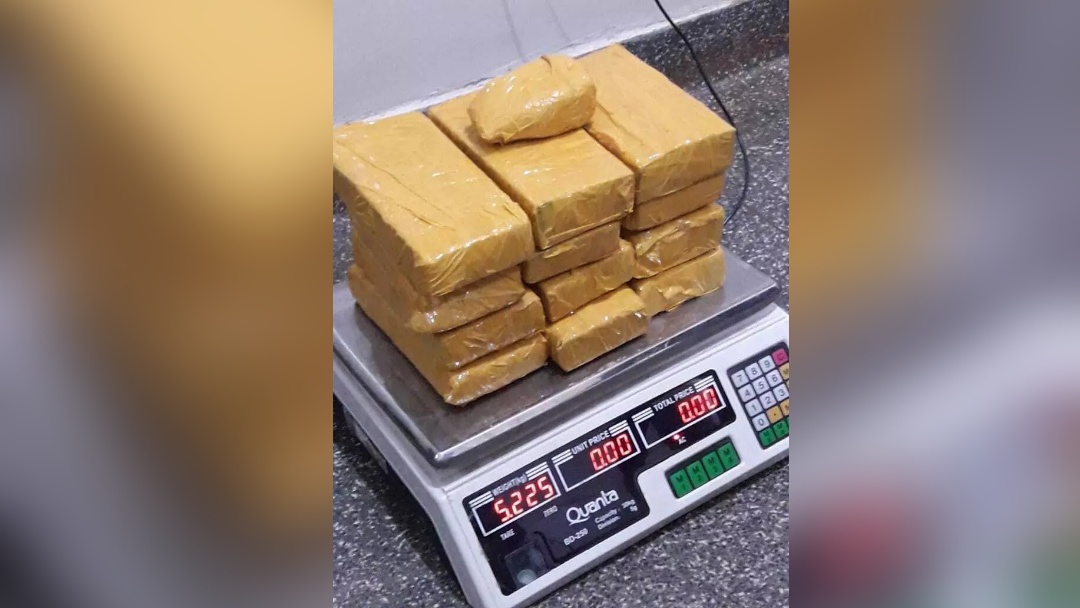 Rapaz &eacute; preso com 5,2 kg de maconha quando tentava levar a droga para Assis 