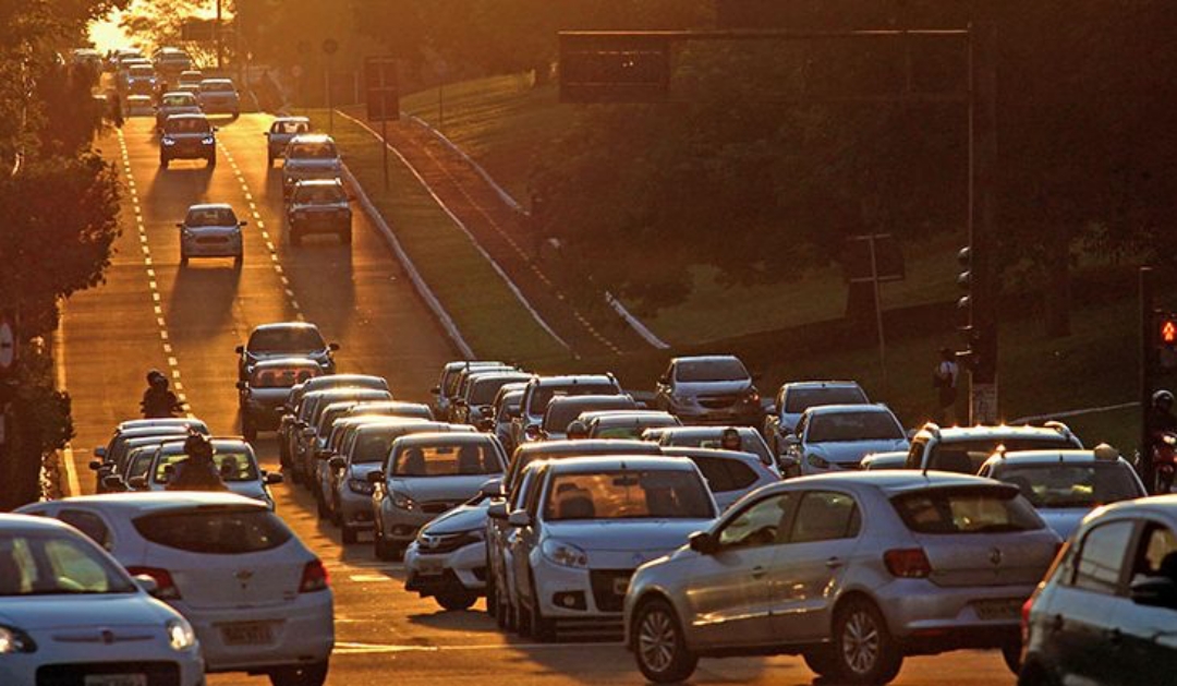 Julho &eacute; m&ecirc;s de licenciamento de ve&iacute;culos placas 5 e 6; confira o calend&aacute;rio