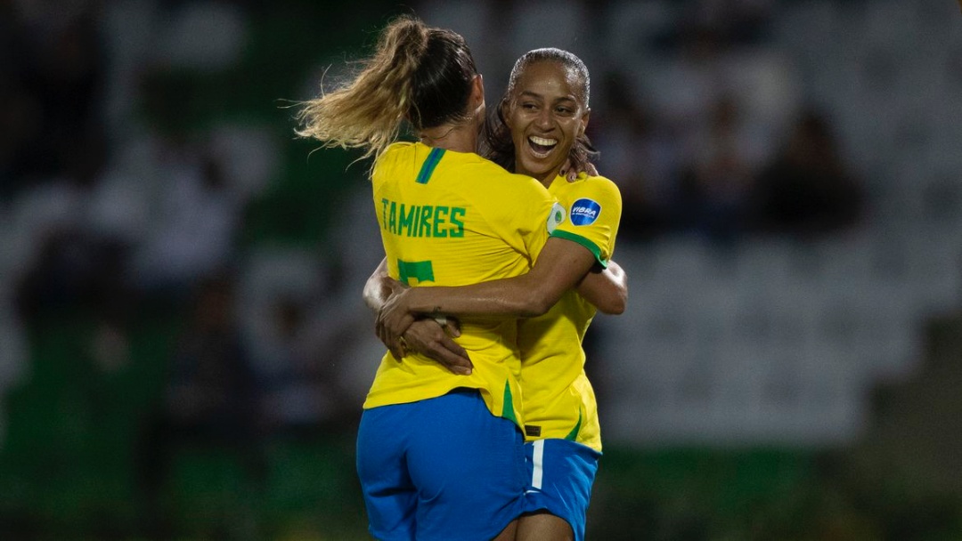 Ap&oacute;s cortes, Adriana brilha na Copa Am&eacute;rica