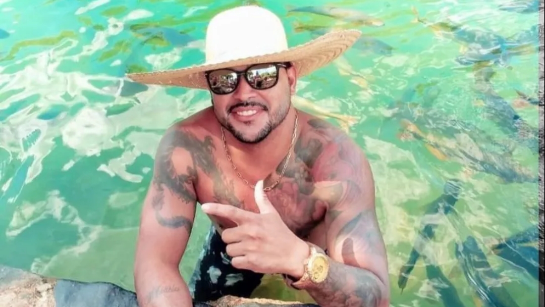 Homem &eacute; morto a tiros ap&oacute;s discuss&atilde;o com amigo em pra&ccedil;a lotada