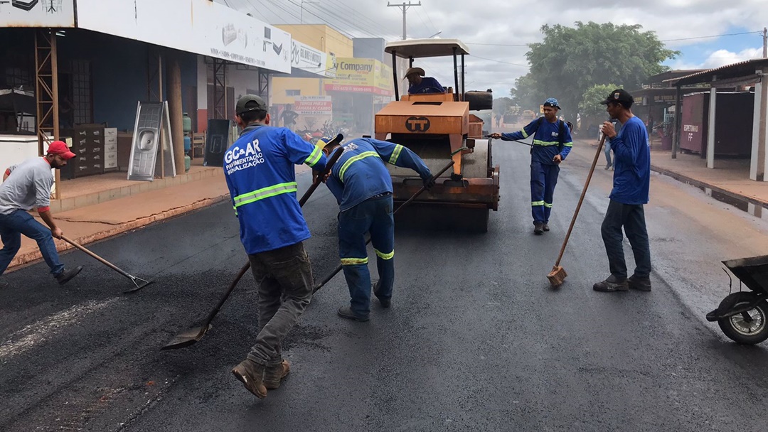 Recapeamento avan&ccedil;a na Ponta Por&atilde; e trecho at&eacute; a Antero Lemes j&aacute; est&aacute; pronto