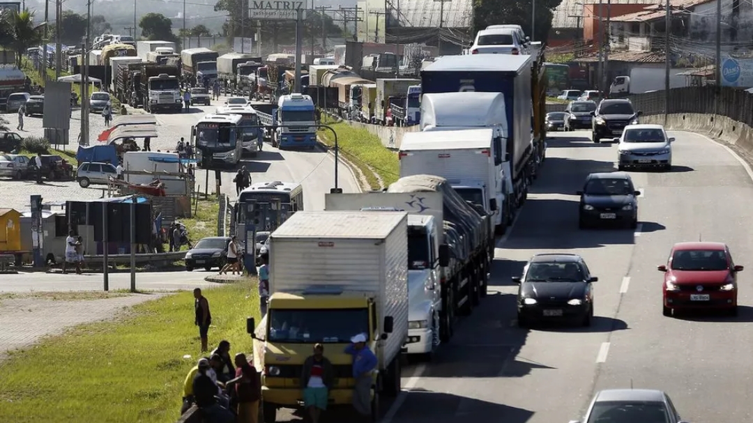 Aux&iacute;lio caminhoneiro: prazo para autodeclara&ccedil;&atilde;o vai at&eacute; 2&ordf;