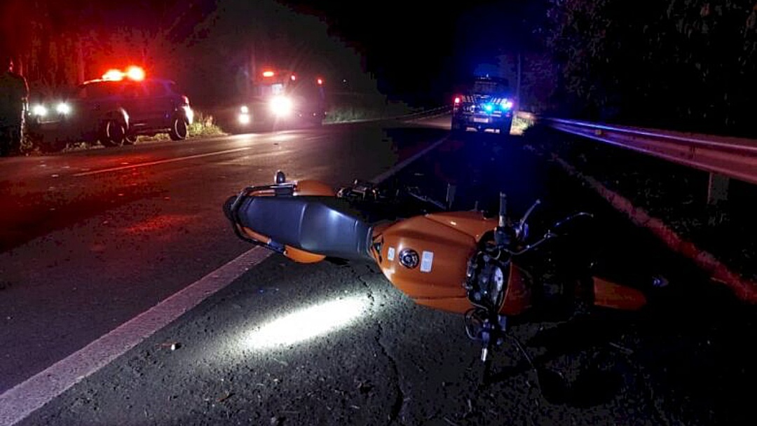 Com traumatismo craniano, homem morre após cair de moto em rodovia
