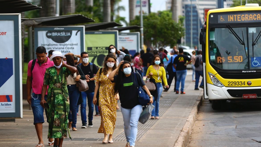 Brasil registra 22 mortes e 3,4 mil novos casos em 24 horas