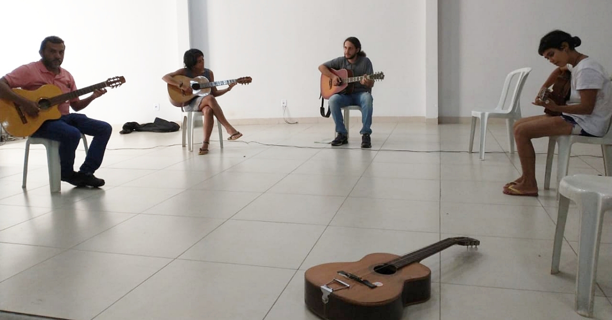 Aluno da UNIASSELVI cria projeto que oferece aulas de m&uacute;sica gratuitas