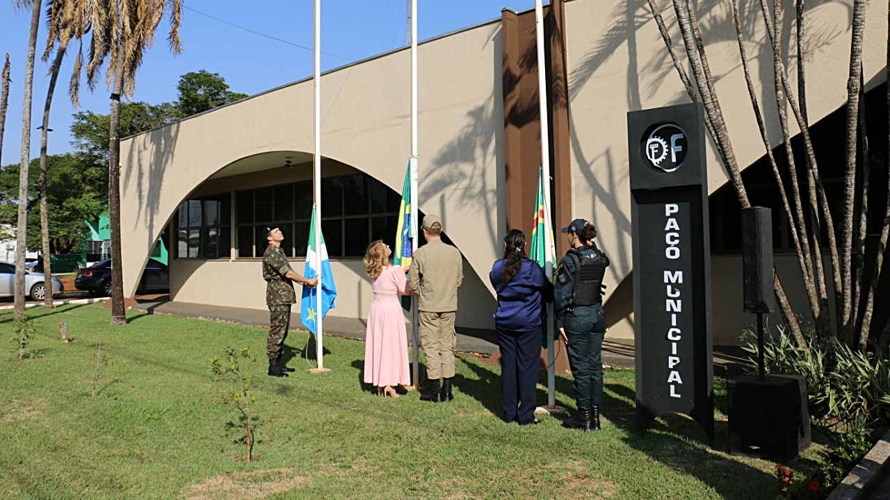 Prefeita abre Semana da P&aacute;tria e desfile do dia 7 volta ap&oacute;s dois anos na Antero Lemes