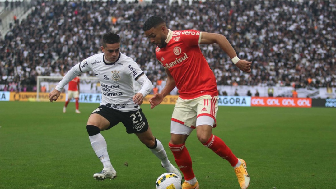 Corinthians e Internacional ficam no 2 a 2 em Itaquera