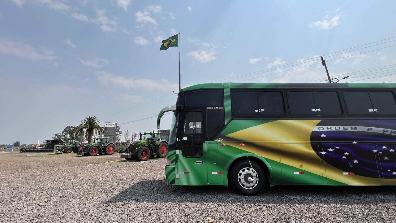 Bolsonaristas personalizam frota para carreada da Independ&ecirc;ncia