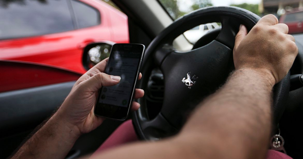 Uso de celular ao volante &eacute; atitude que mais incomoda motorista