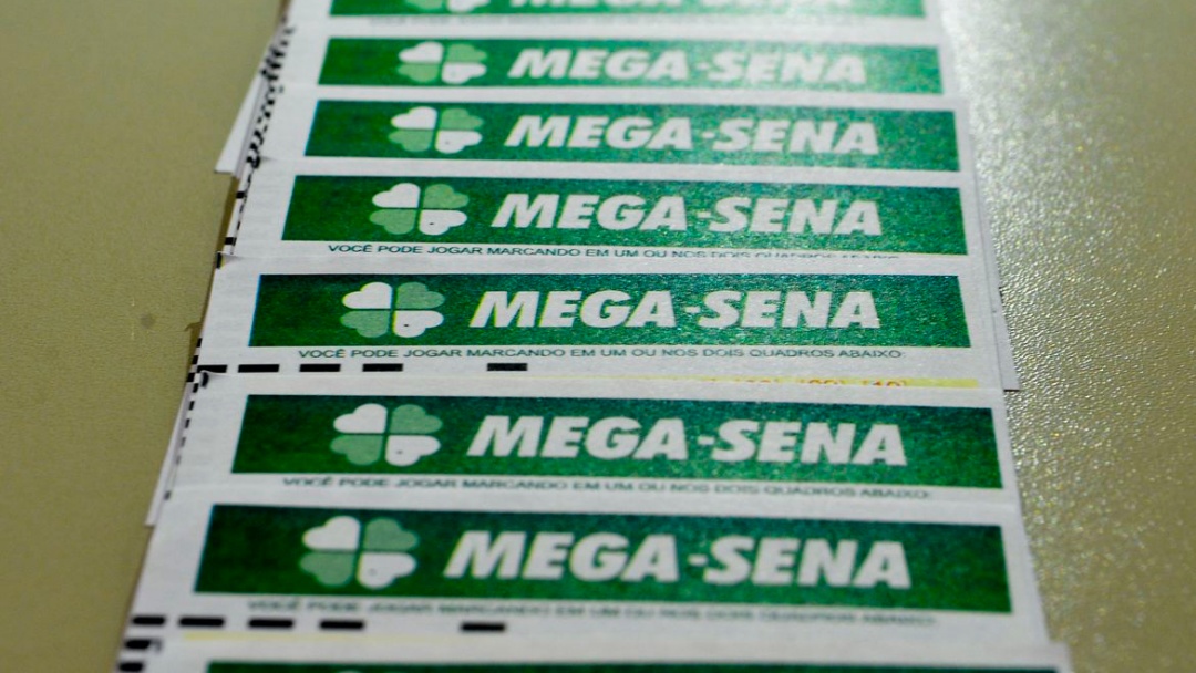 Mega-Sena acumula e deve pagar R$ 77 milh&otilde;es 