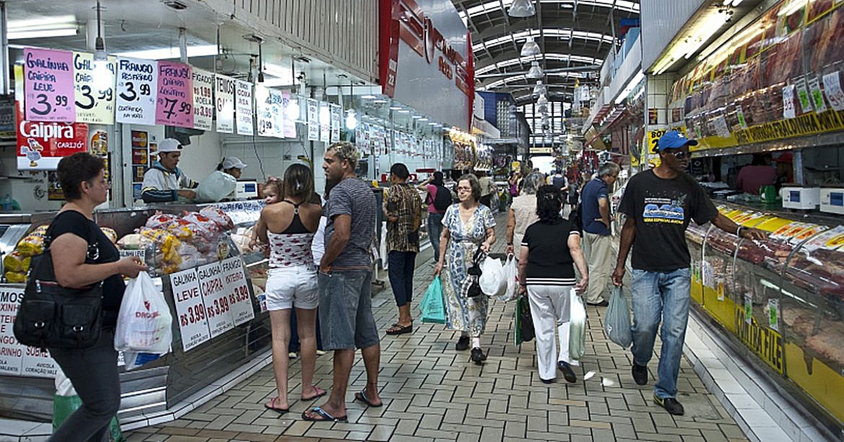 Inten&ccedil;&atilde;o de Consumo das Fam&iacute;lias cresce 2,1% em outubro