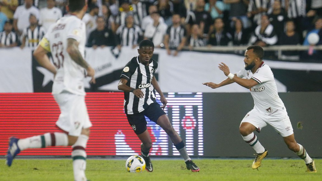 Flu e Bota se enfrentam de olho em vaga na Libertadores