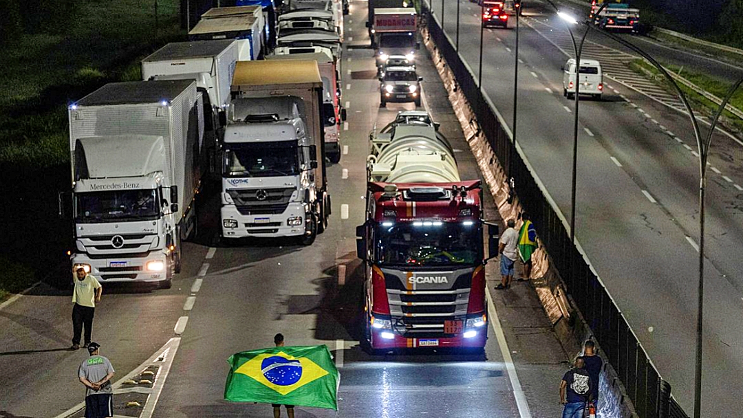 Todas rodovias federais do pa&iacute;s est&atilde;o livres de bloqueios, diz PRF