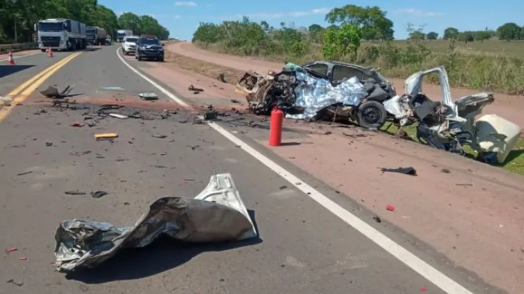 Militar morre em colisão com carreta carregada de fertilizante