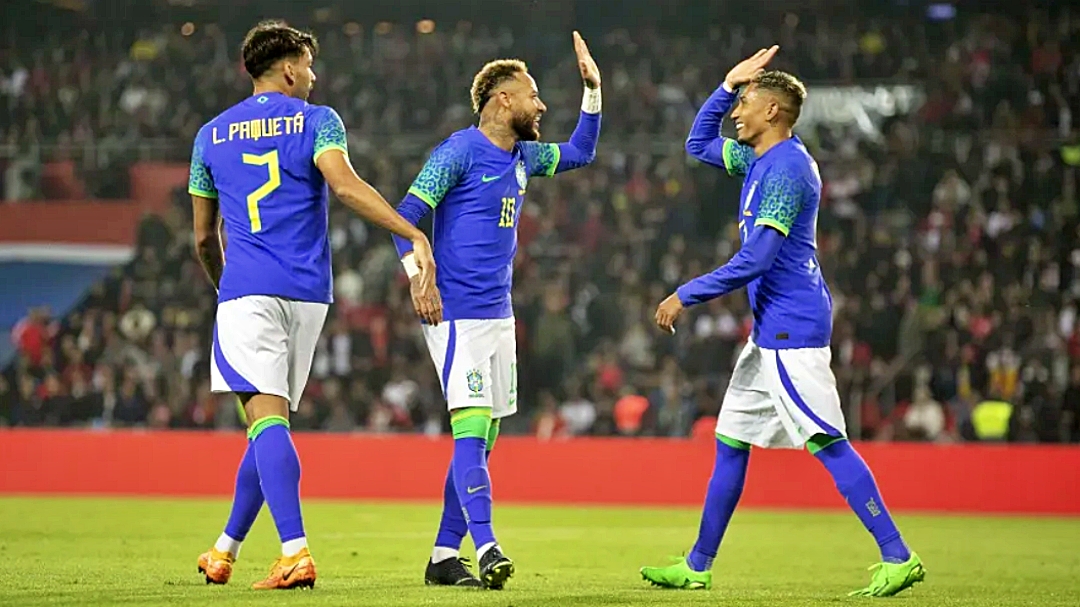 Brasil chega ao Catar cinco dias antes da estreia na Copa do Mundo